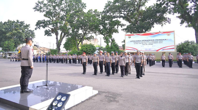 Kapolda Pimpin Upacara Laporan Kenaikan Pangkat Personil dan PNS Polri Polda Jambi